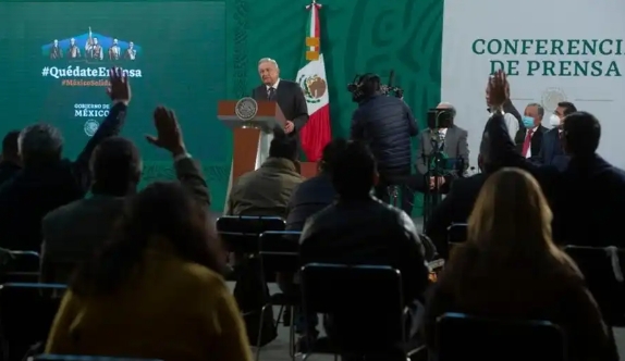 Gobierno de AMLO adelantará cuatro meses pensiones y becas por veda electoral