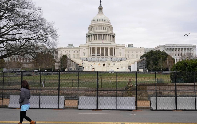 Policía alerta de un plan para irrumpir mañana en el Capitolio de EU