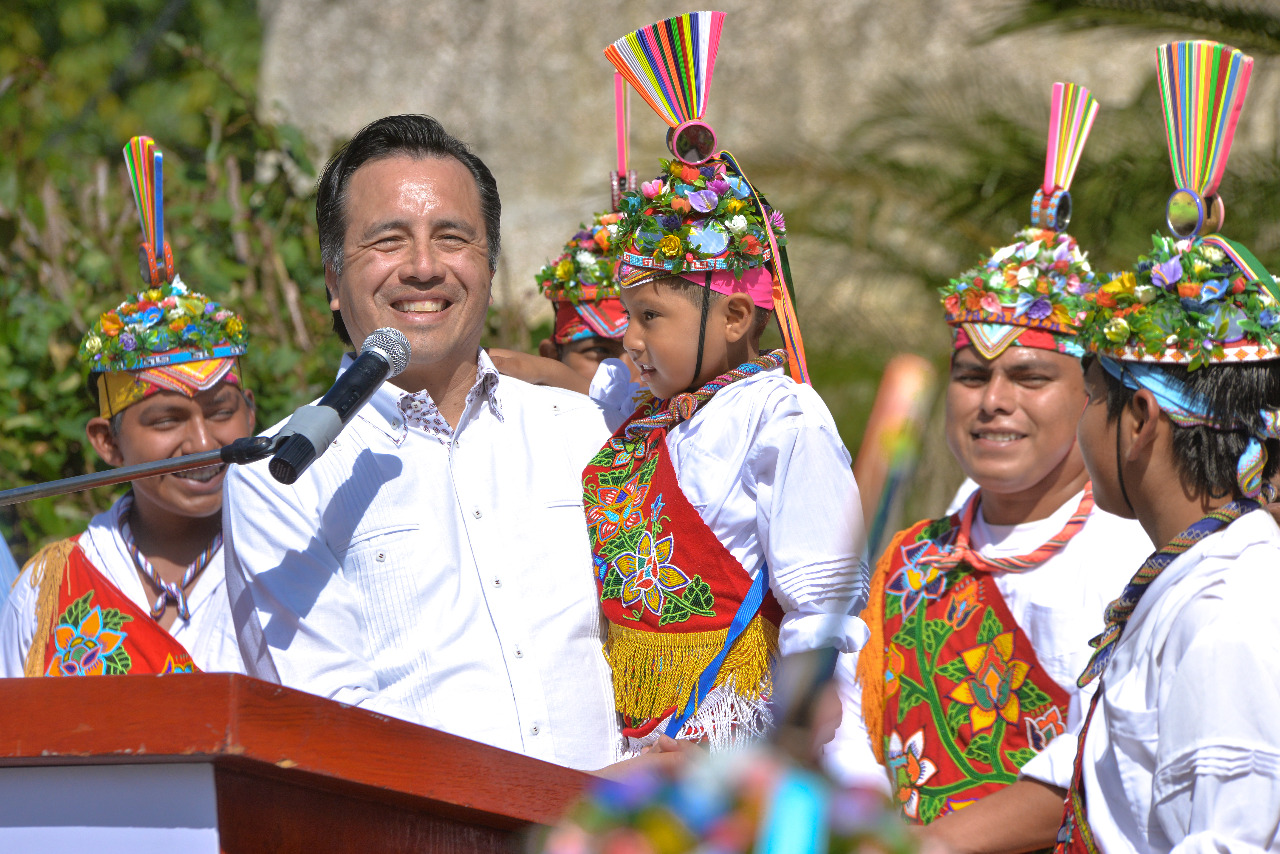 Cuitláhuac defiende la imagenDe los Voladores de Papantla