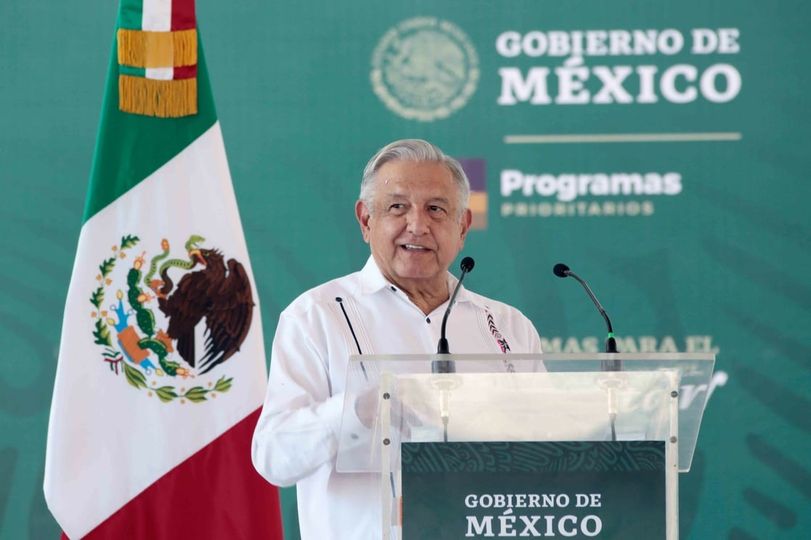 AMLO: debería juzgarse a gobiernos neoliberales por privatizar la educación