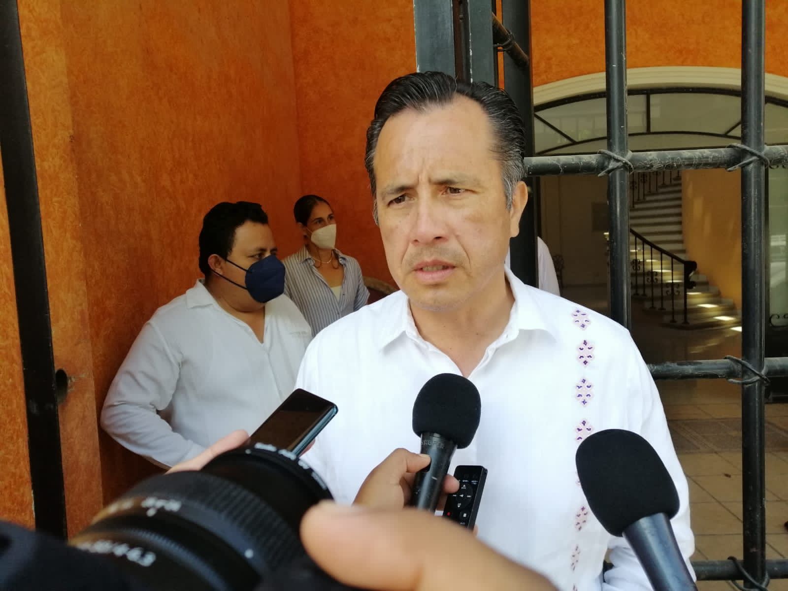 En Poza Rica reciben hasta granadas durante canje de armas: Gobernador