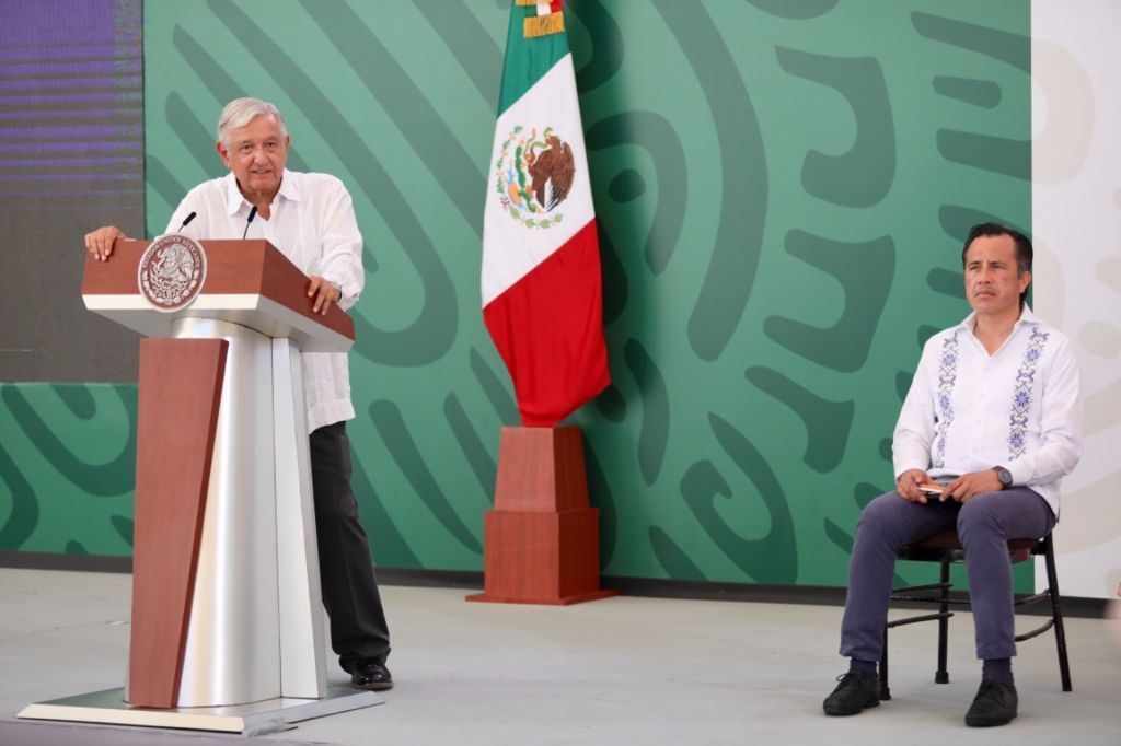 Comienza en Veracruz vacunación universal, habitantes de 100 municipios recibirán unidosis de CANSINO: AMLO