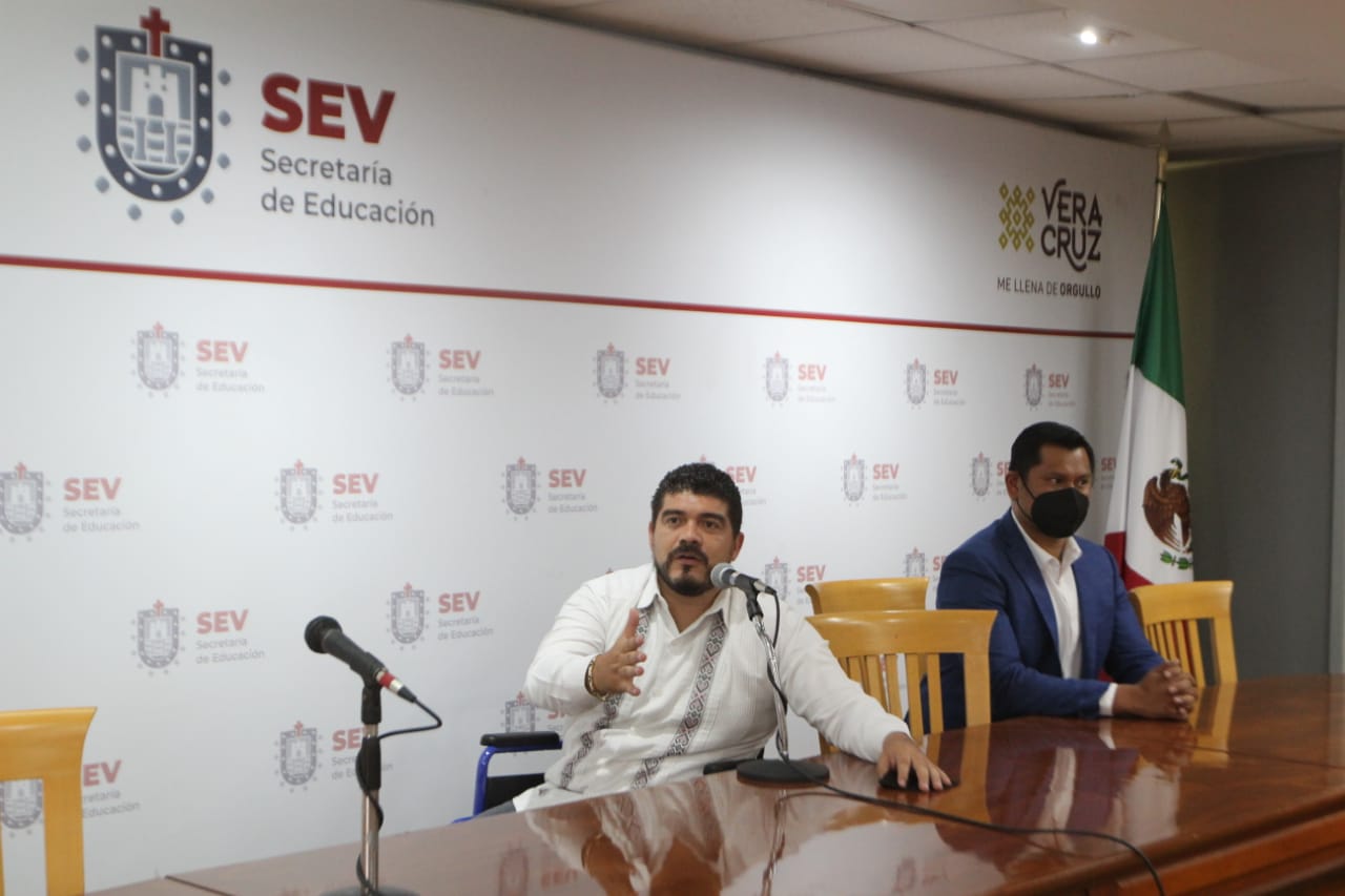 Inicia SEV oferta de mil 696 plazas en educación básica