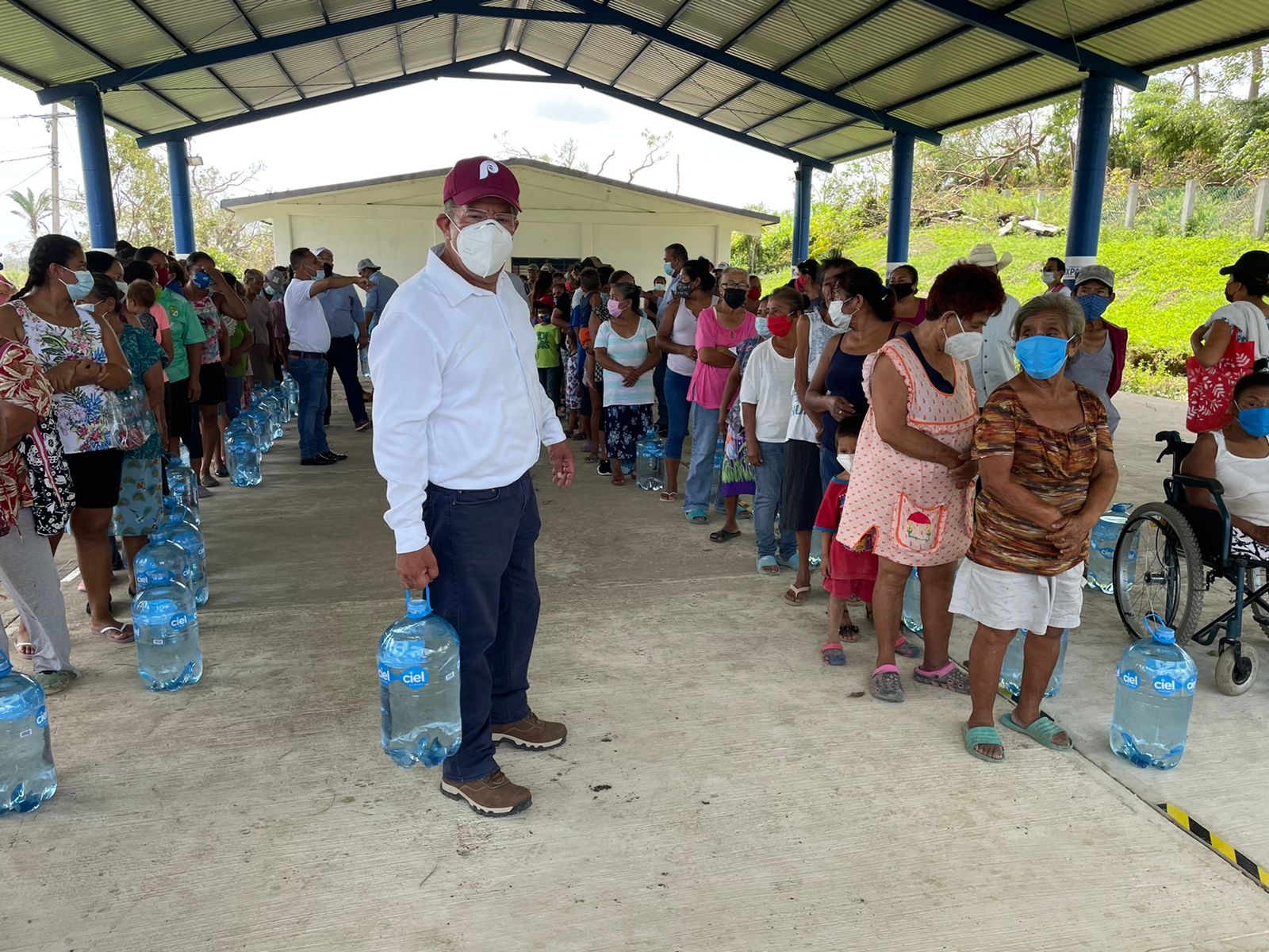 Presidente electo de Tuxpan Pozos Castro recorre zonas afectadas de la zona costera de los kilómetros