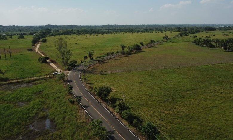 Conectar las zonas rurales con infraestructura carretera para no dejar a nadie atrás: Gobernador