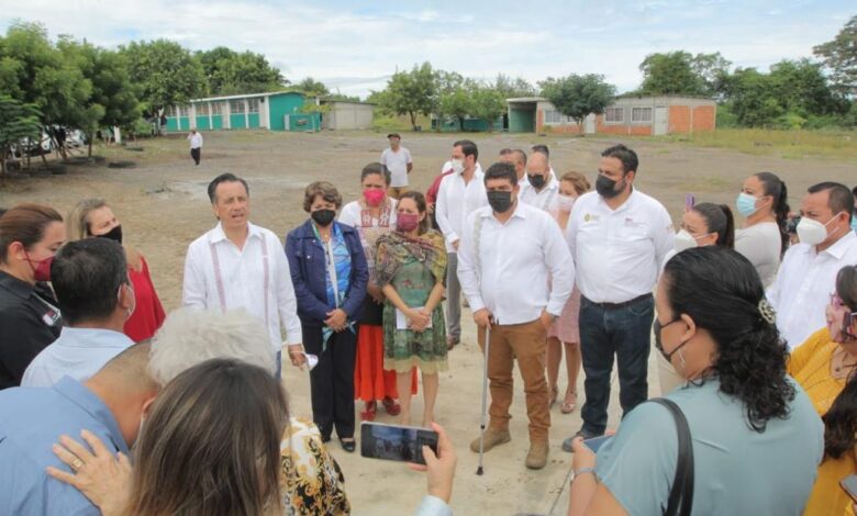 Cuitláhuac y Zenyazen en compañía de Delfina Gómez cumplen con obras para mejorar escuelas