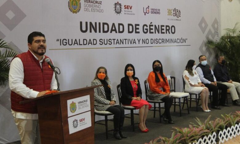 Zenyazen comprometido con el respeto a los derechos de las mujeres encabeza en la SEV acto por el Día Naranja