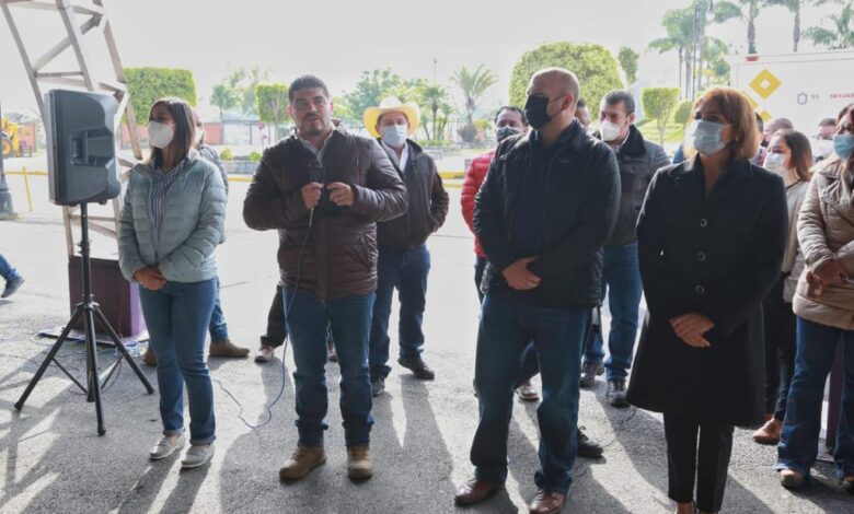 Acuden maestros de las altas montañas a vacunarse contra Covid-19