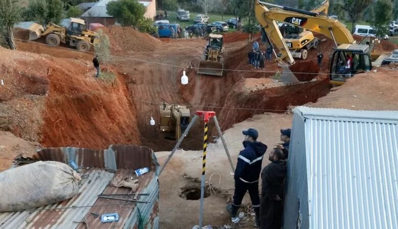 El desesperado intento de rescate de un niño de 5 años que cayó a un pozo hace cuatro días