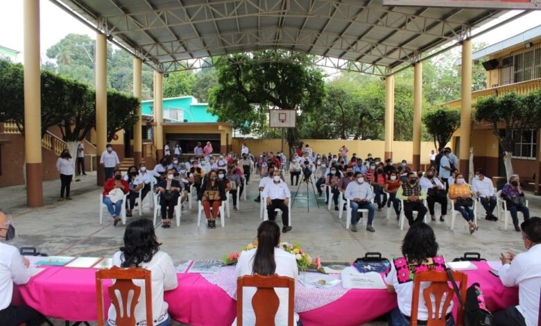 UNESCO, Instituto Natura y SEV entregan material de alfabetización y tecnológico a 68 escuelas