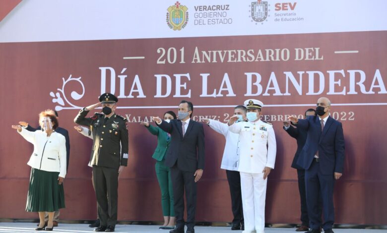 Gobernador rinde homenaje en el 201 aniversario del Día de la Bandera