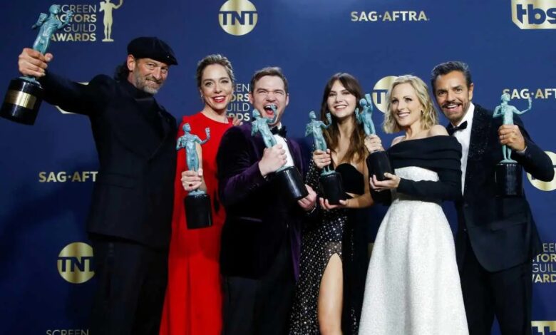 Derbez y el elenco de ‘CODA’ se llevan el premio más importante en los SAG Awards