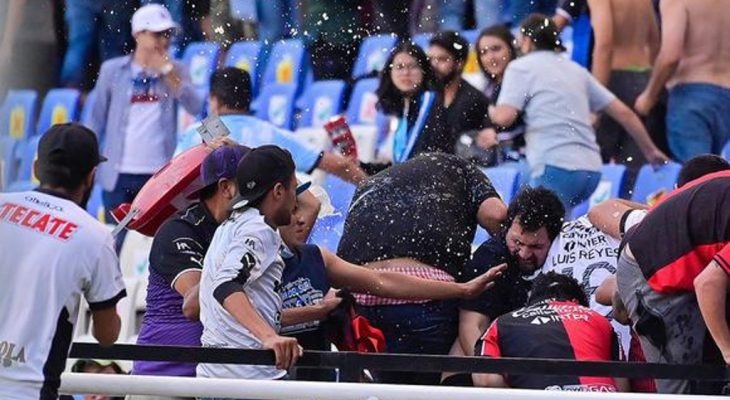 Mamá entregó a su hijo a autoridades de Querétaro por participar en pelea entre barras de Gallos vs Atlas