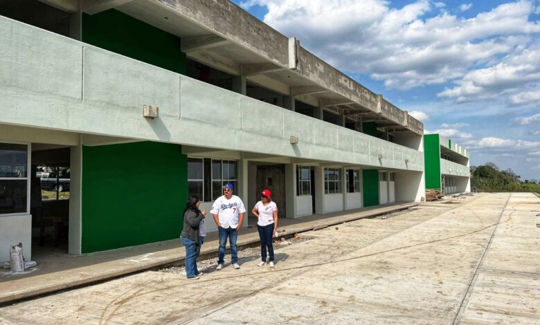 Zenyazen Escobar supervisa obra del CONALEP en Córdoba