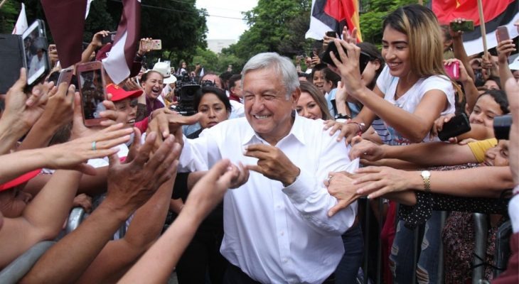 Revela encuestadora Poligrama 66.72% en popularidad de AMLO