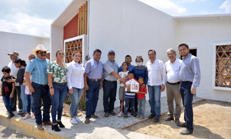 Reubica Gobierno del Estado a familias de Tempoal; les entrega nueva unidad habitacional