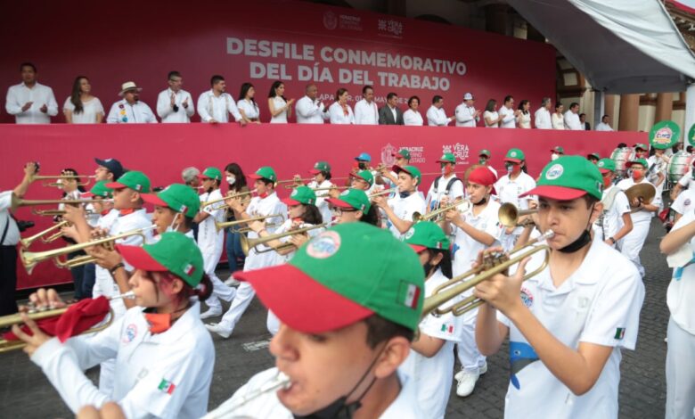 Zenyazen participa en desfile por el Día del Trabajo