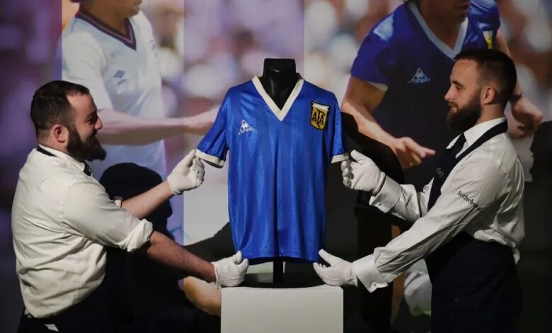 Camiseta de Maradona rompe récord al ser subastada en 9.3 millones de dólares