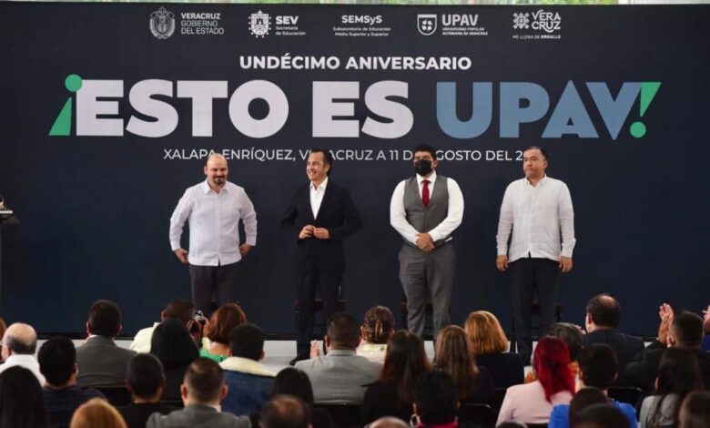 Zenyazen resaltó fortalecimiento de la UPAV con titulación electrónica