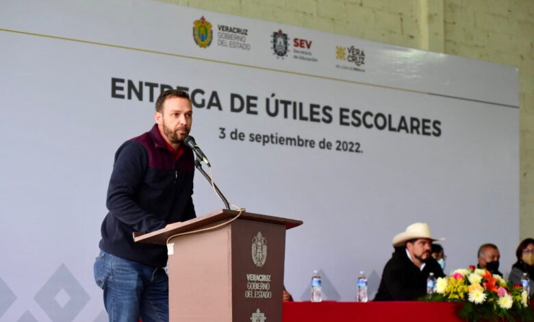 Reconoce diputado Paul Martínez compromiso y dedicación de Zenyazen con la educación