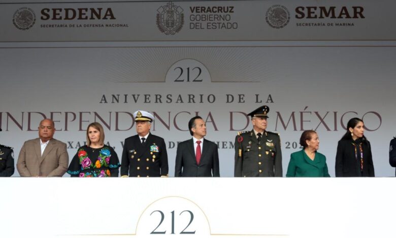 La unión, lealtad y entrega del pueblo mexicano evocadas en Desfile encabezado por el gobernador Cuitláhuac García