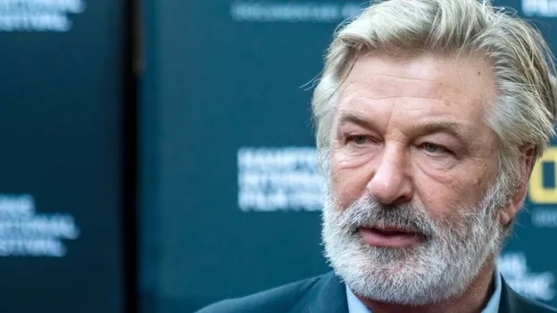 Acusan a Alec Baldwin de «homicidio involuntario» por el tiroteo fatal durante la filmación de la película «Rust»