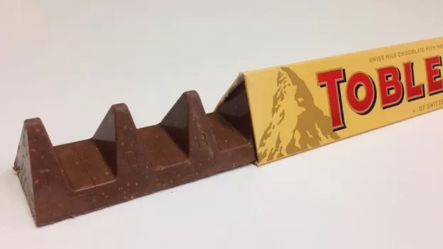 Por qué Toblerone ya no podrá utilizar la icónica silueta del monte más famoso de Suiza en la caja de sus chocolates