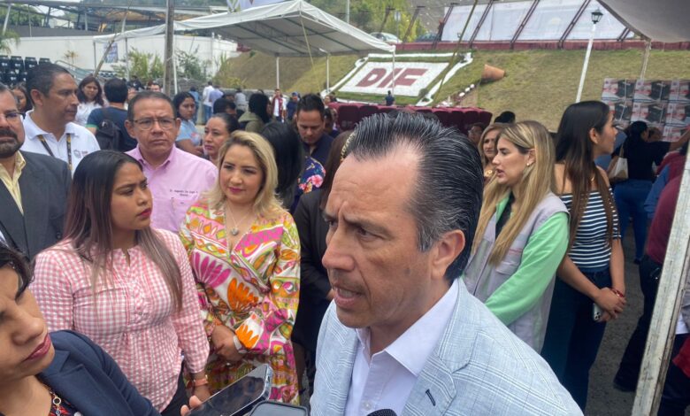 Reitera Veracruz rechazo a Uber; a cambio, taxistas deben mejorar sus unidades: Cuitláhuac