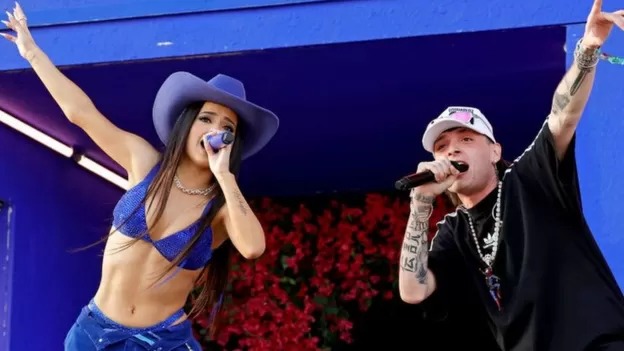 El origen de los corridos tumbados mexicanos con los que triunfan artistas como Bad Bunny, Peso Pluma o Becky G