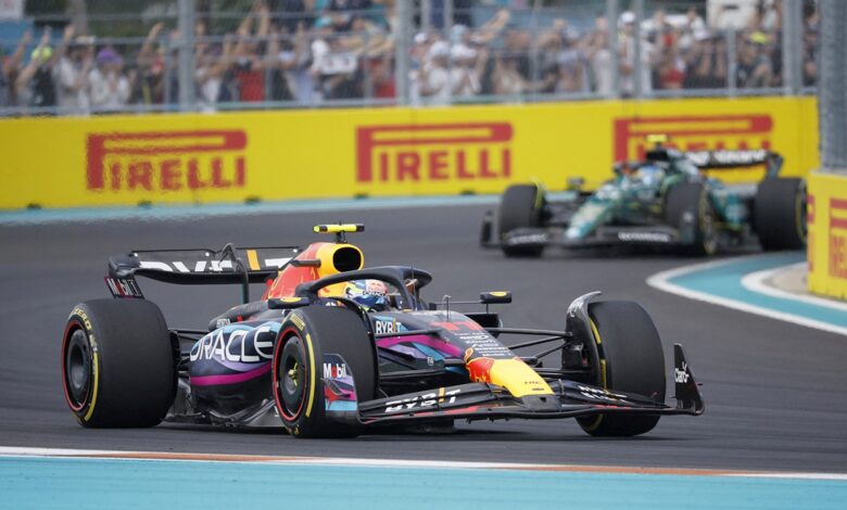 Checo Pérez brinda espectacular batalla con Max Verstappen, pero termina segundo en el Gran Premio de Miami