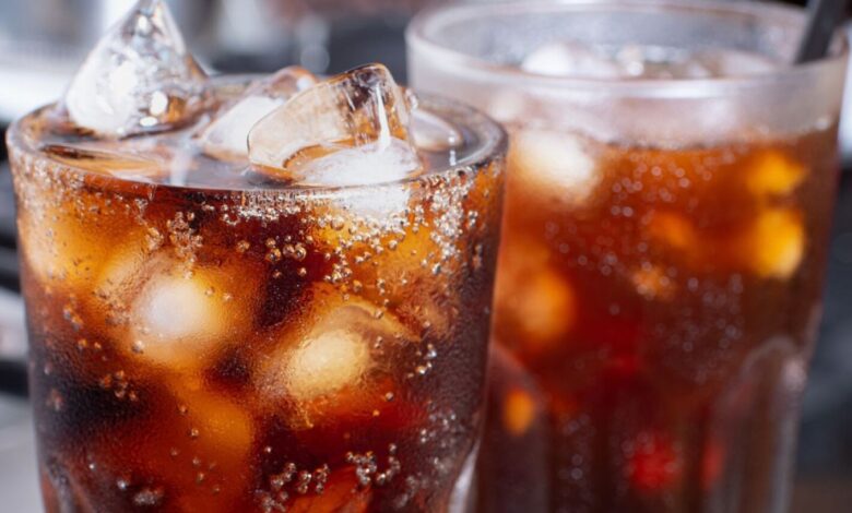 ¿Coca o Pepsi? Profeco revela cuál refresco tiene más azúcar