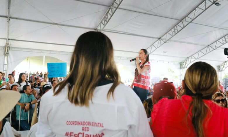 Coordinadora de la Red #EsClaudiaVeracruz presente con Sheinbaum en Los Tuxtlas