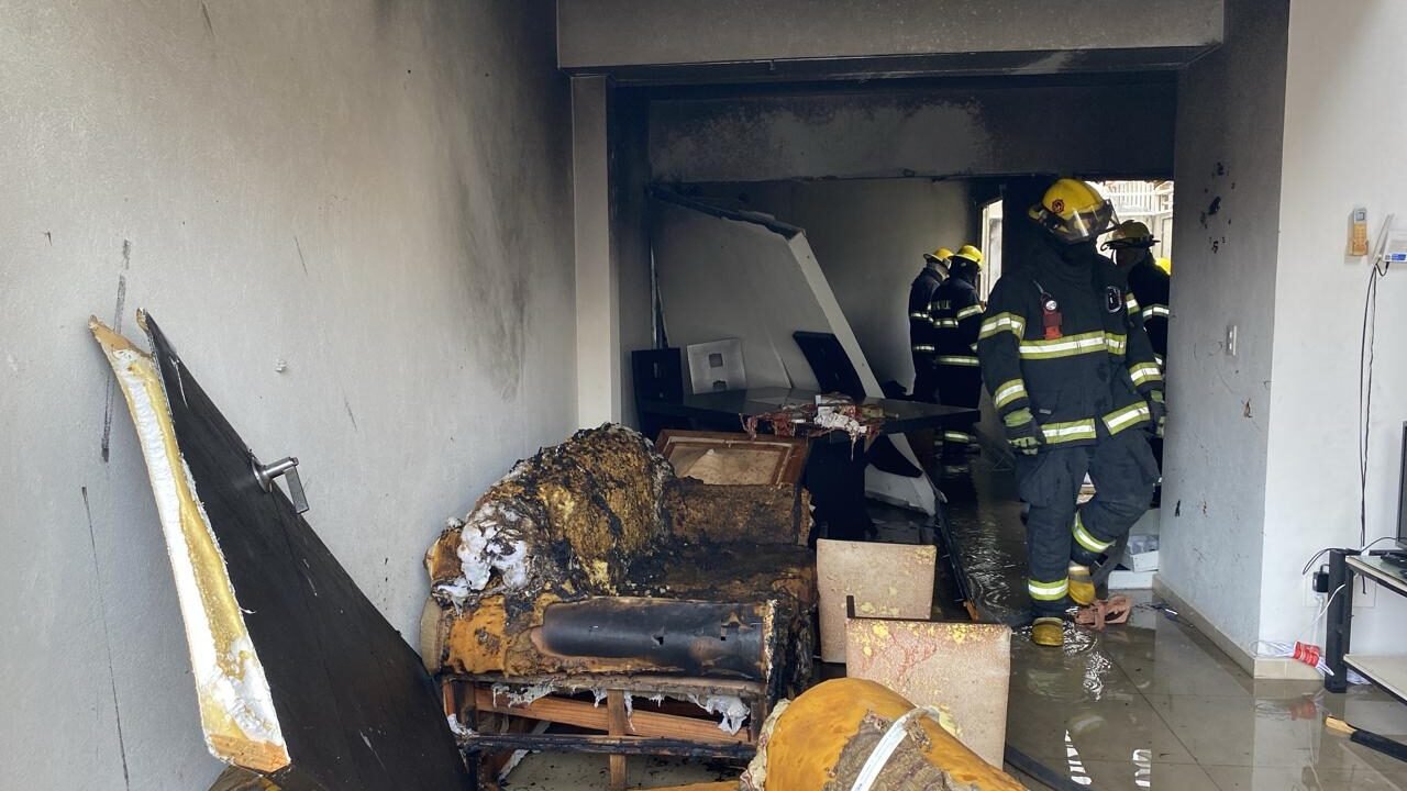 Atienden Bomberos y PC municipal incendio en Dream Lagoons