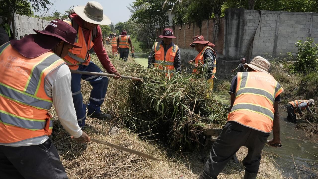 Refuerza Ayuntamiento de Veracruz limpieza de canales ante temporada de lluvias