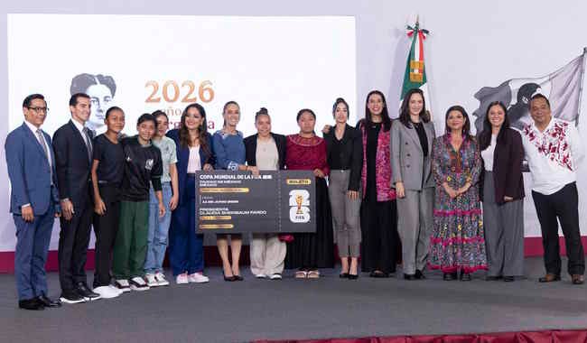 Presidenta Claudia Sheinbaum presenta a las cuatro ganadoras del concurso Representa a México en la Inauguración del Mundial