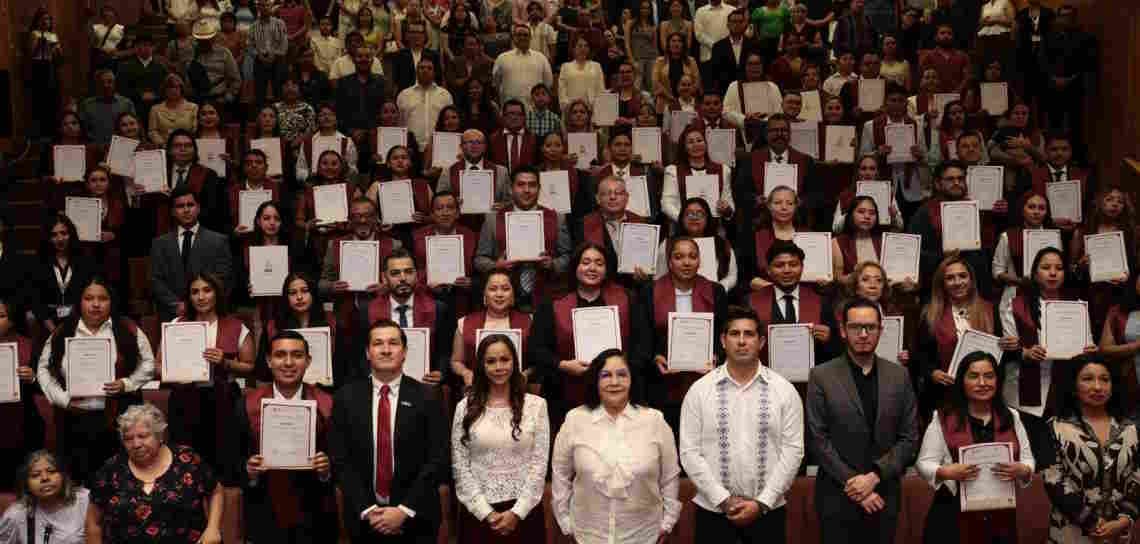 Entrega SEV constancias a 109 egresadas y egresados del Consorcio Clavijero