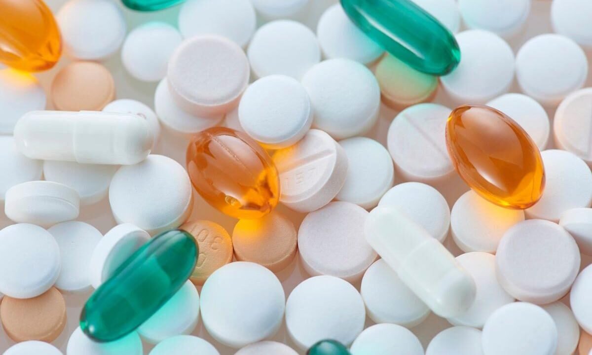 Cofepris alerta por falsificación de medicamento contra el cáncer y bebidas alcohólicas