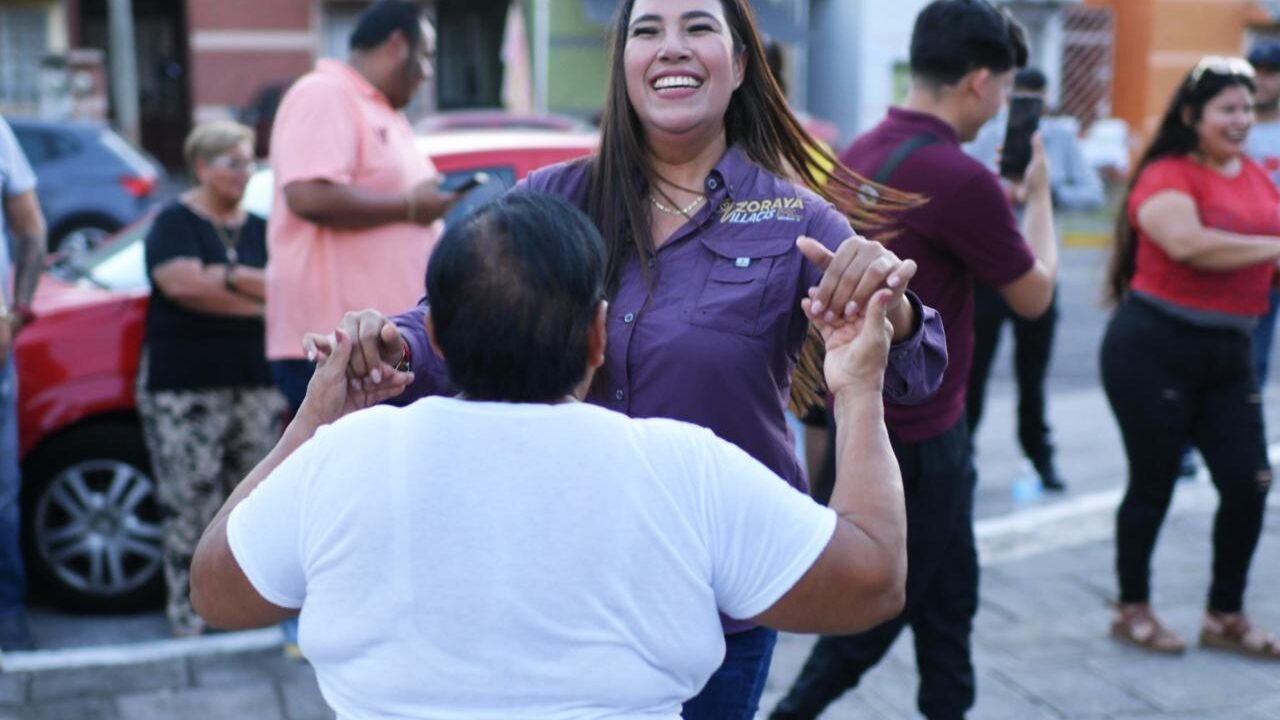 Zoraya Villacís lleva clases gratuitas de salsa a las colonias de Veracruz para fortalecer la convivencia comunitaria