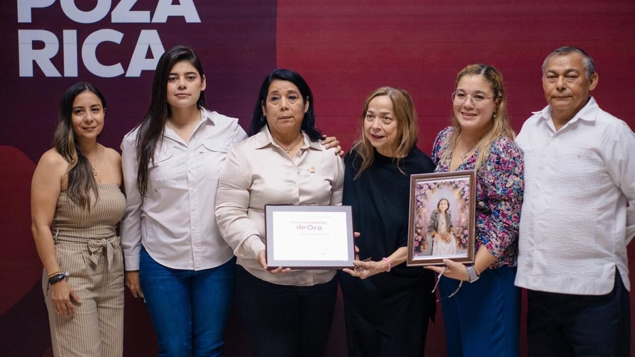 UN HOMENAJE A LAS Y LOS PIONEROS DE POZA RICA “RECONOCIMIENTO DE ORO”, POR PARTE DEL SISTEMA DIF MUNICIPAL Y EL GOBIERNO DE POZA RICA