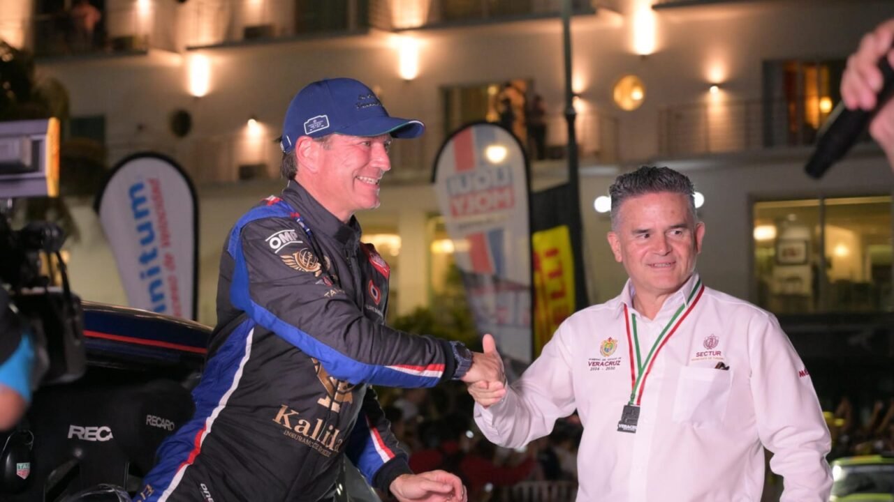 La Carrera Panamericana llegó a Veracruz; rugen los motores en el puerto